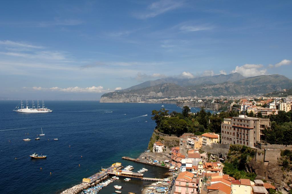 Hotel La Meridiana Sorrento Exterior foto