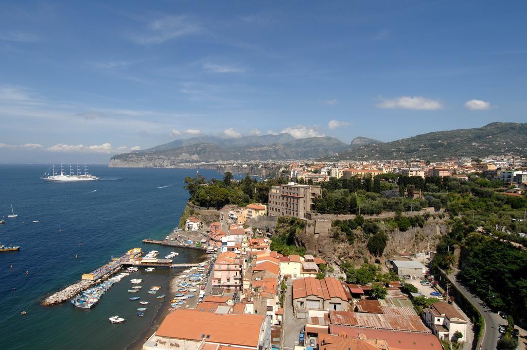 Hotel La Meridiana Sorrento Exterior foto